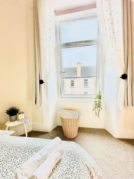 Dumbarton Cosy Home, Loch Lomond Экстерьер фото