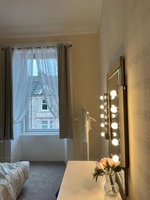 Dumbarton Cosy Home, Loch Lomond Экстерьер фото