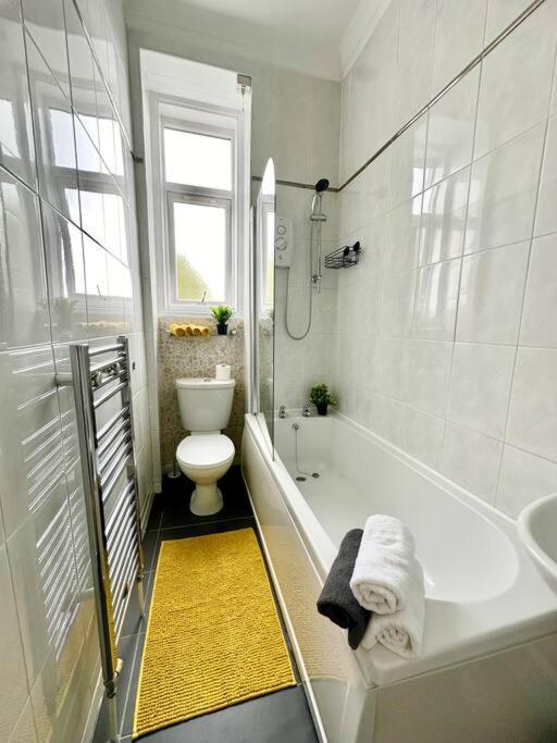 Dumbarton Cosy Home, Loch Lomond Экстерьер фото