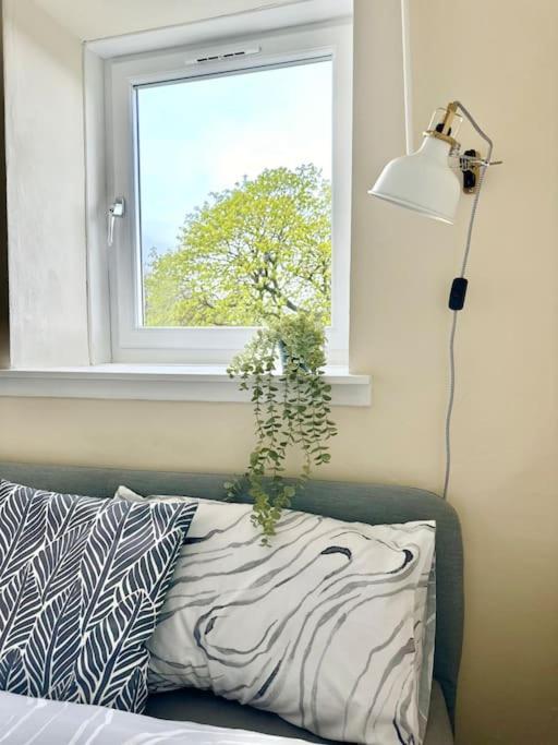 Dumbarton Cosy Home, Loch Lomond Экстерьер фото